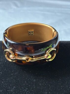 Tortoiseshell Acrylic Horsebit Cuff Bracelet Magnetic Closure Gold Tone